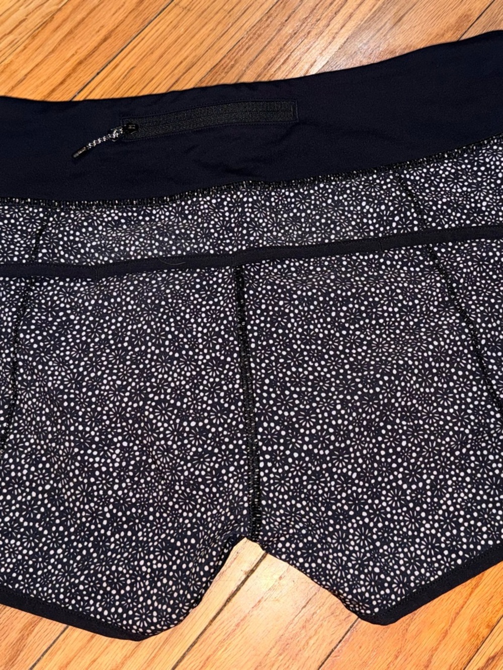 Lululemon Speed Up Short- Daisy Dot 8 - Picture 6 of 7